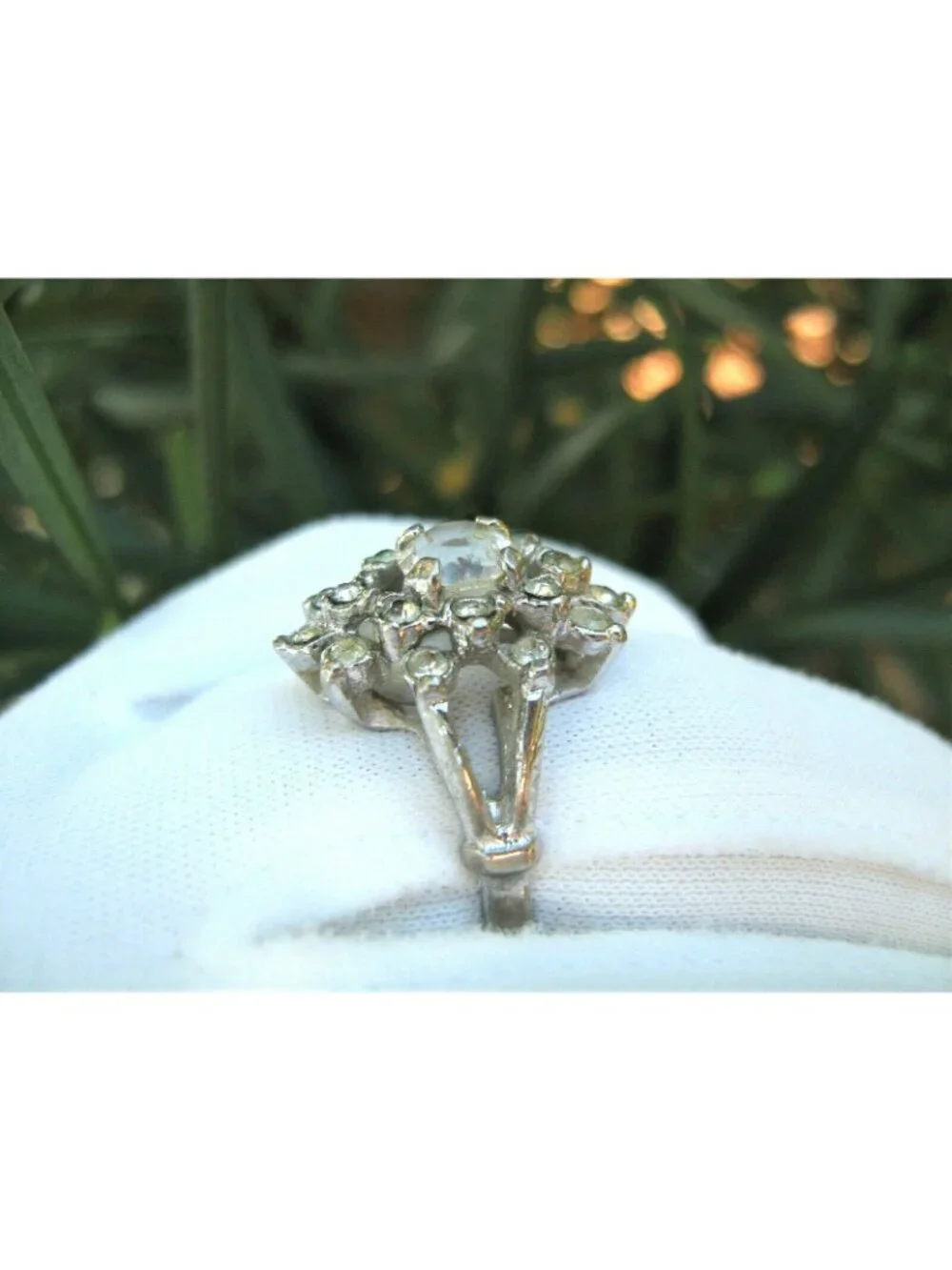 Vintage 1970s Light Green Clear Glass Flower Silver Tone Cocktail Ring Sz 8.25